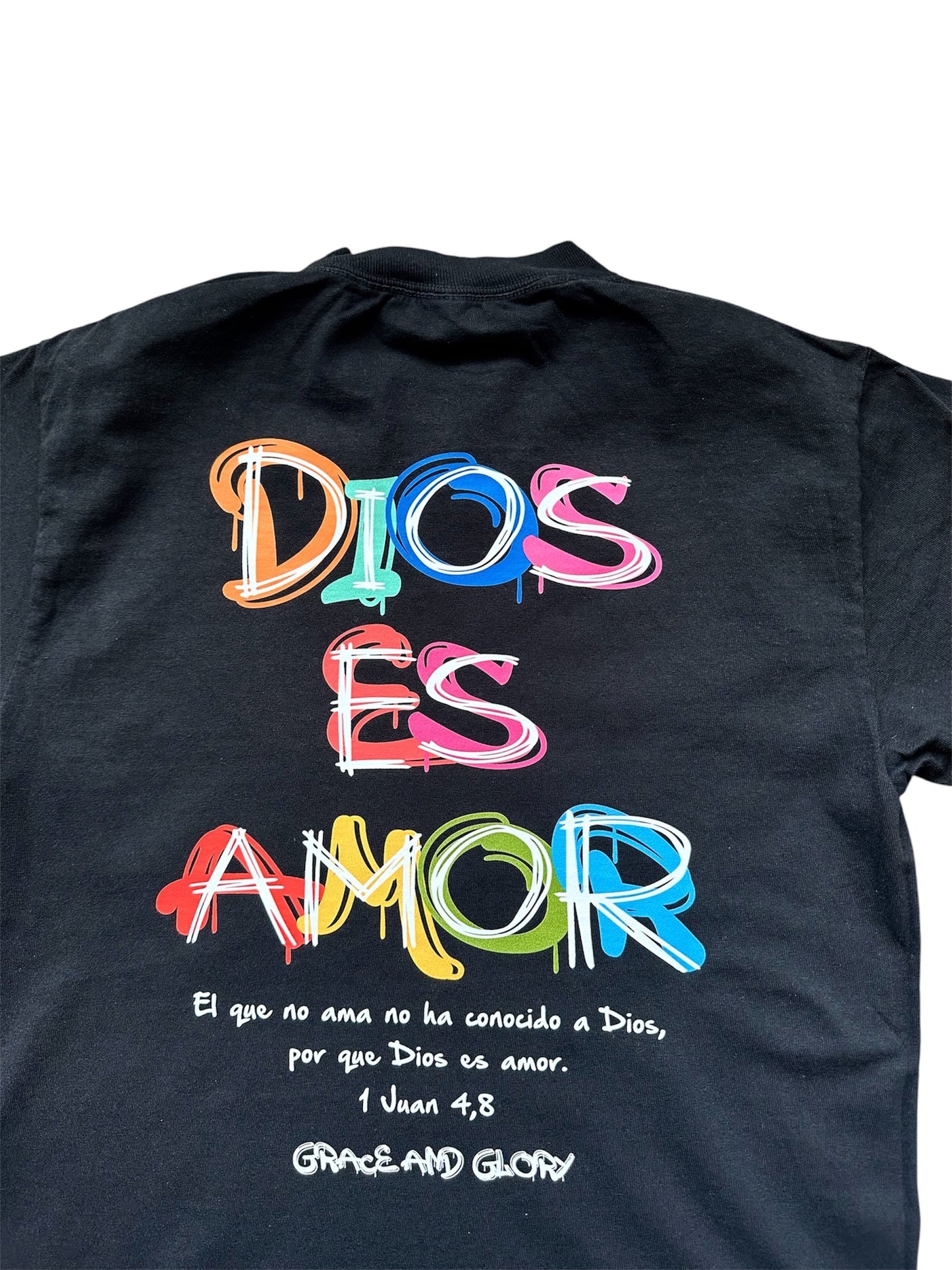 Dios Es Amor Tee